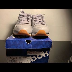 Reebok size 8 nice gray upper leather
